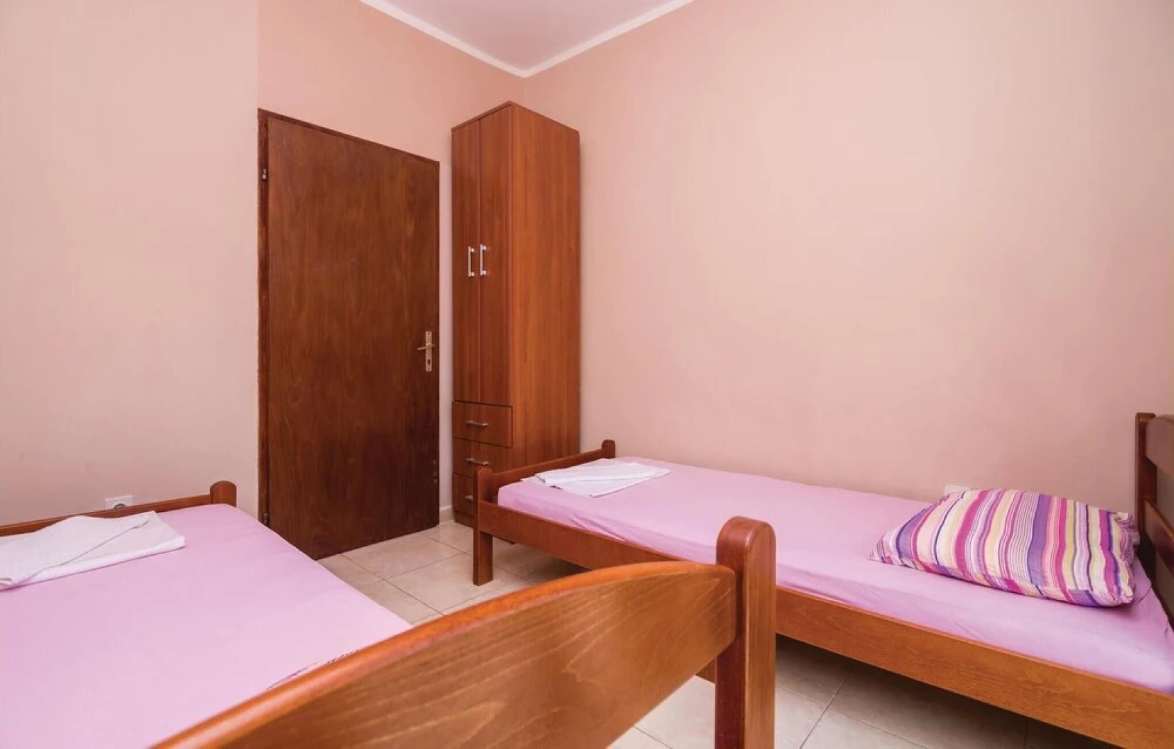 Beautiful Home in Markov Rt With Wifi and 2 Bedrooms