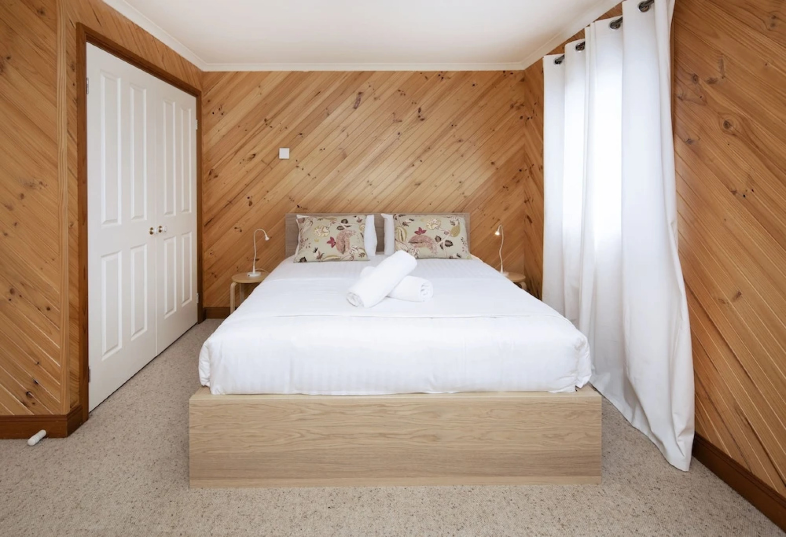 Rimrock - Superior waterfront home