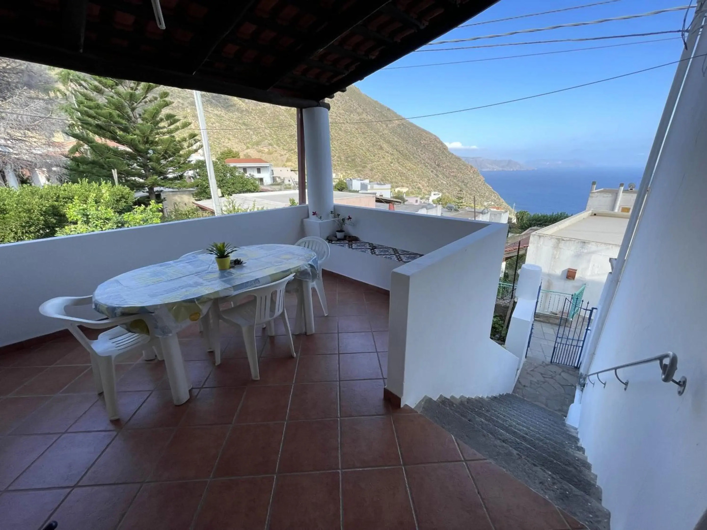 Casa Vittoria - panoramica in centro a Leni, Isola di Salina