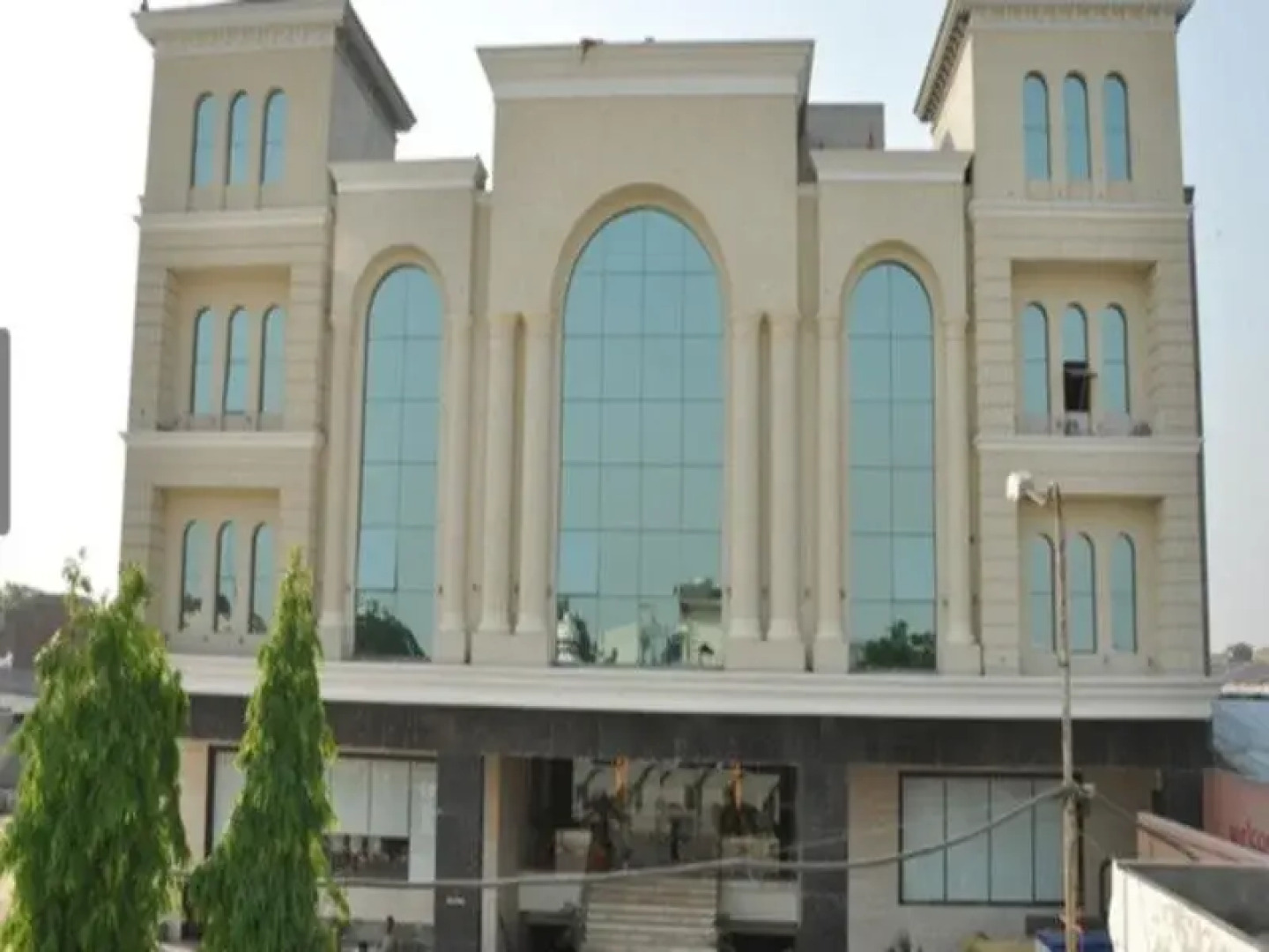 UNA Smart Radiant Plaza