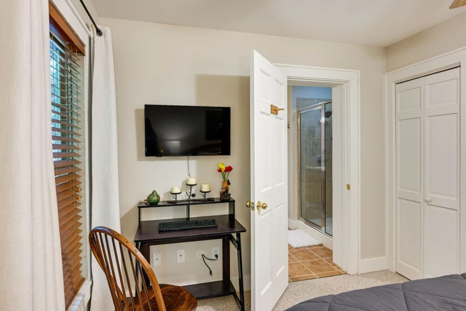 Sapphire Retreat Near Lakes, Trails & Waterfalls!