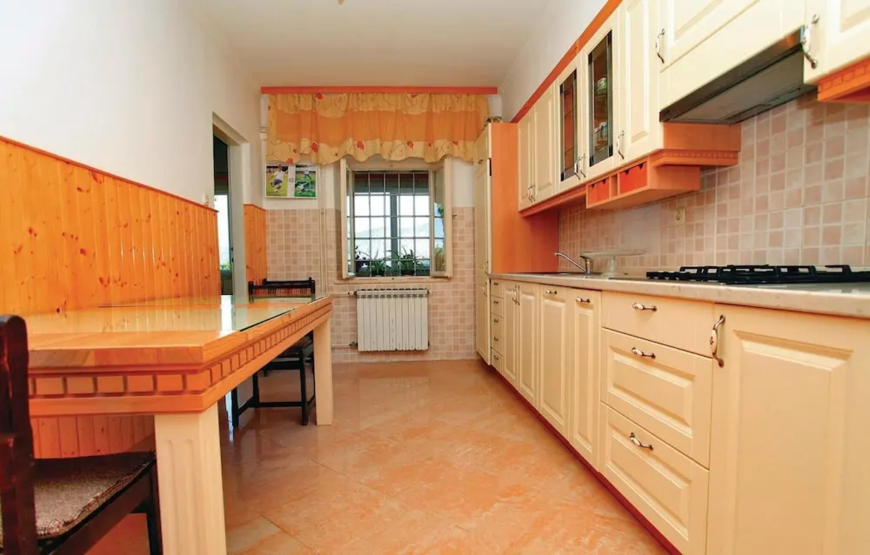 Awesome Home in Racisce With Wifi and 6 Bedrooms