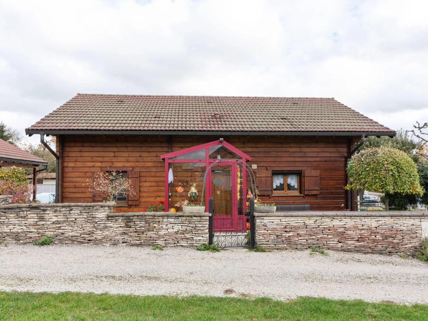 Spacious Chalet in Abbevillers with Swimming Pool