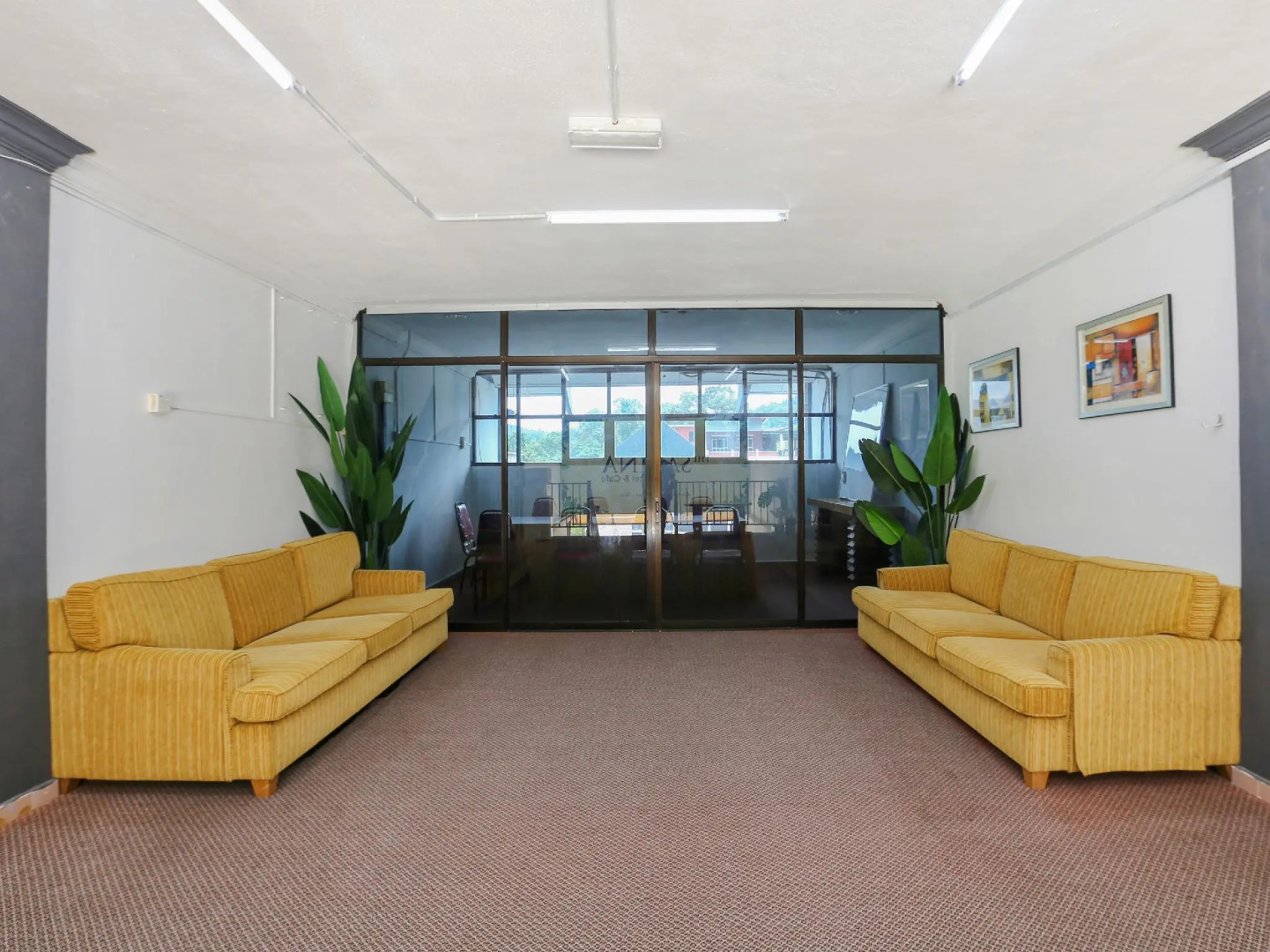 OYO 89922 The Sarina Hotel and Cafe