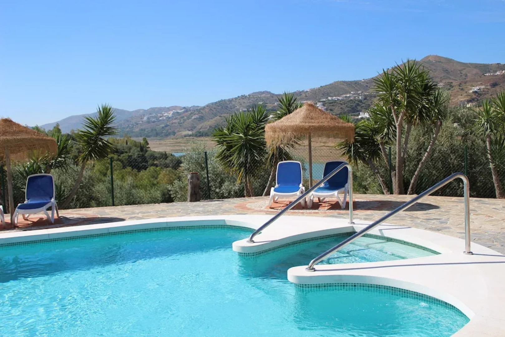 Serene Retreat in Lake Vinuela With Breathtaking Views