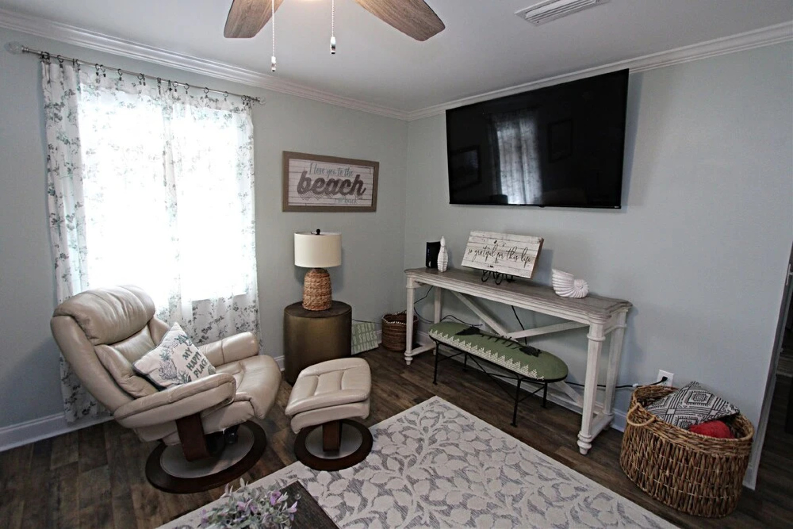 The Peaceful One 3 Bedroom Home by Redawning