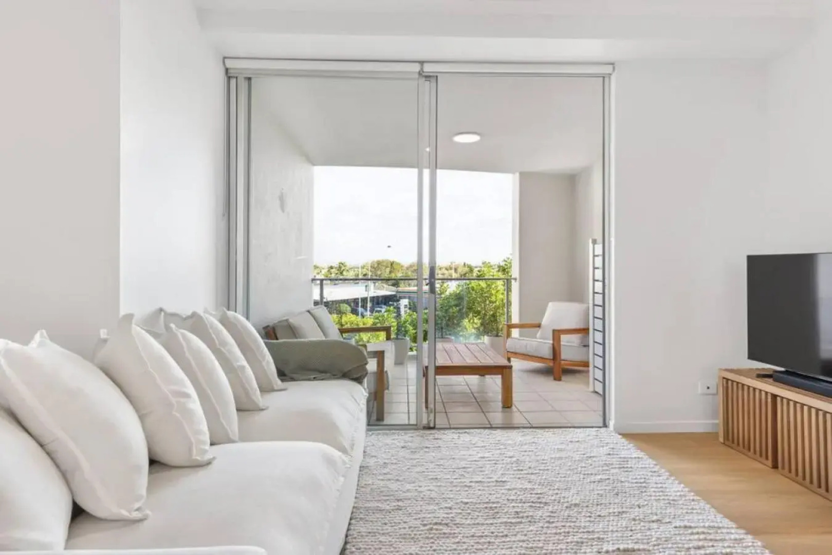 Fresh Beautifully Styled 2 BR Resort Apt at Marcoola