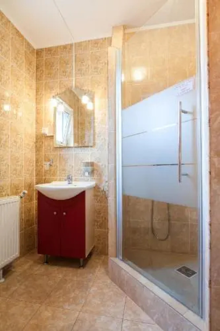 Raza Soarelui Pension