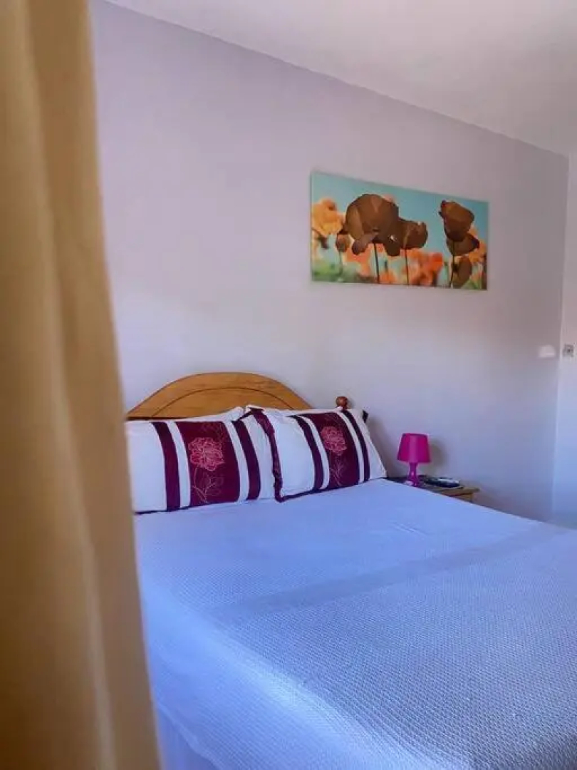 Runaway Bay 5 Bedroom Villa W/ a Large Pool. Gorgeous