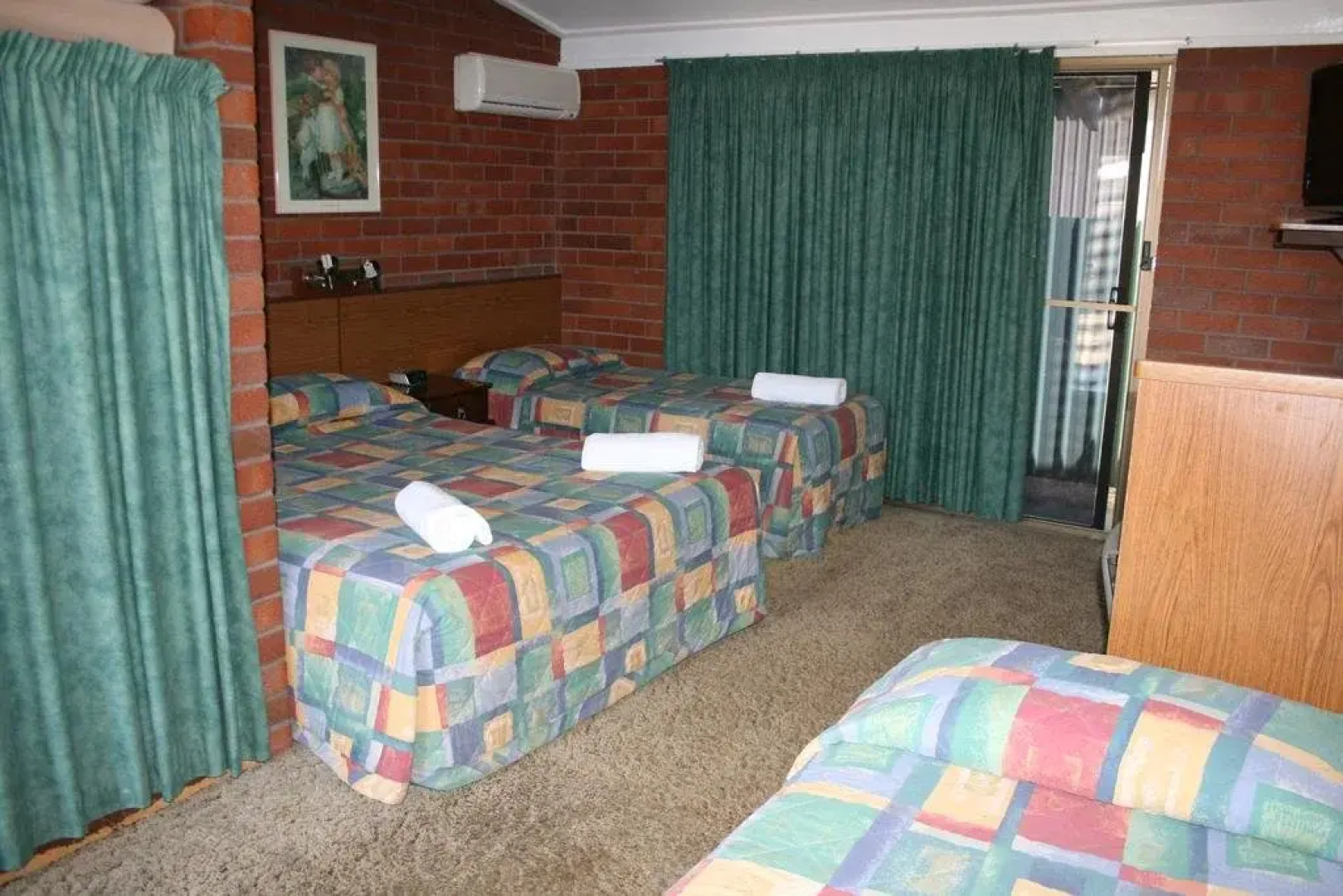 The Plains Motor Inn