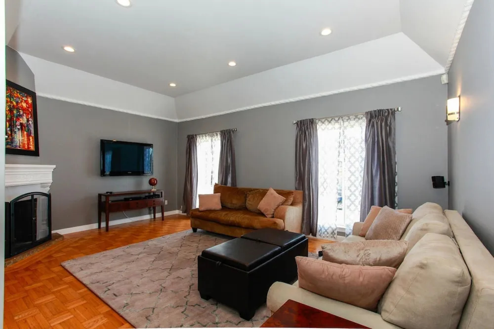Stylish 2BR Sunset House W Parking by RedAwning