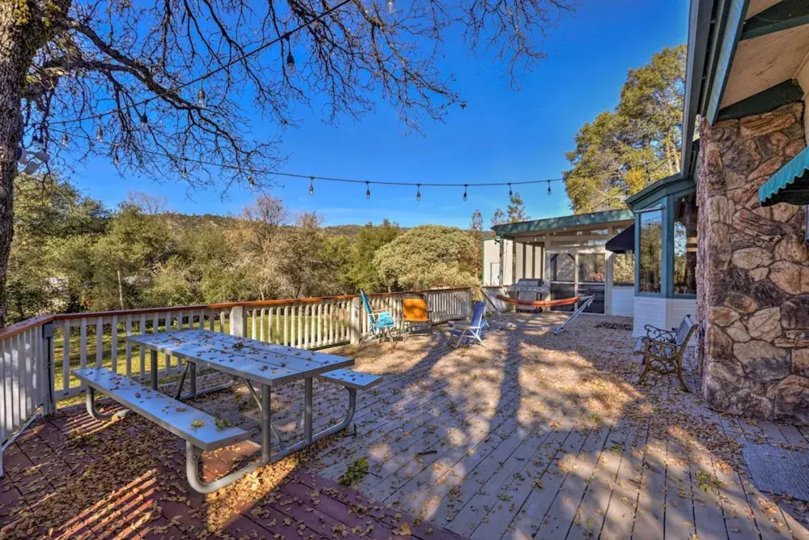 Yosemite Home w/ Deck < 4 Mi to Bass Lake!