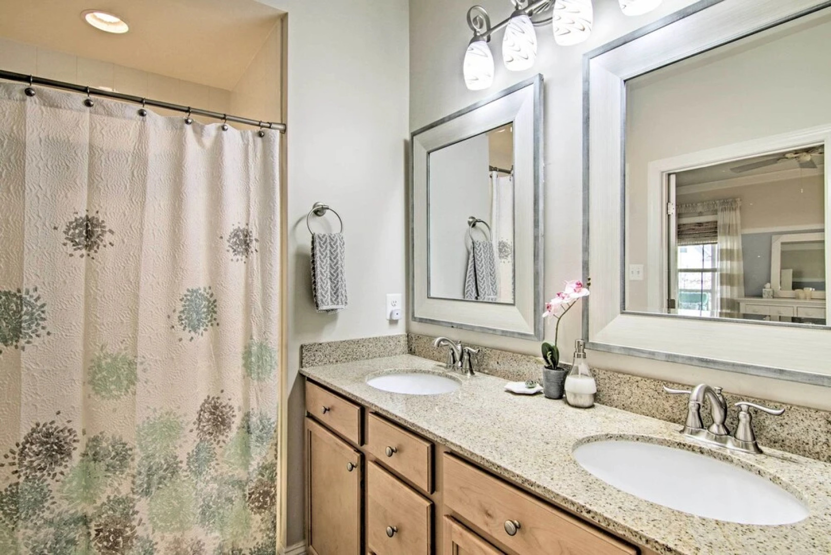 Resort Amenities & Screened Porch: Ocean View Home