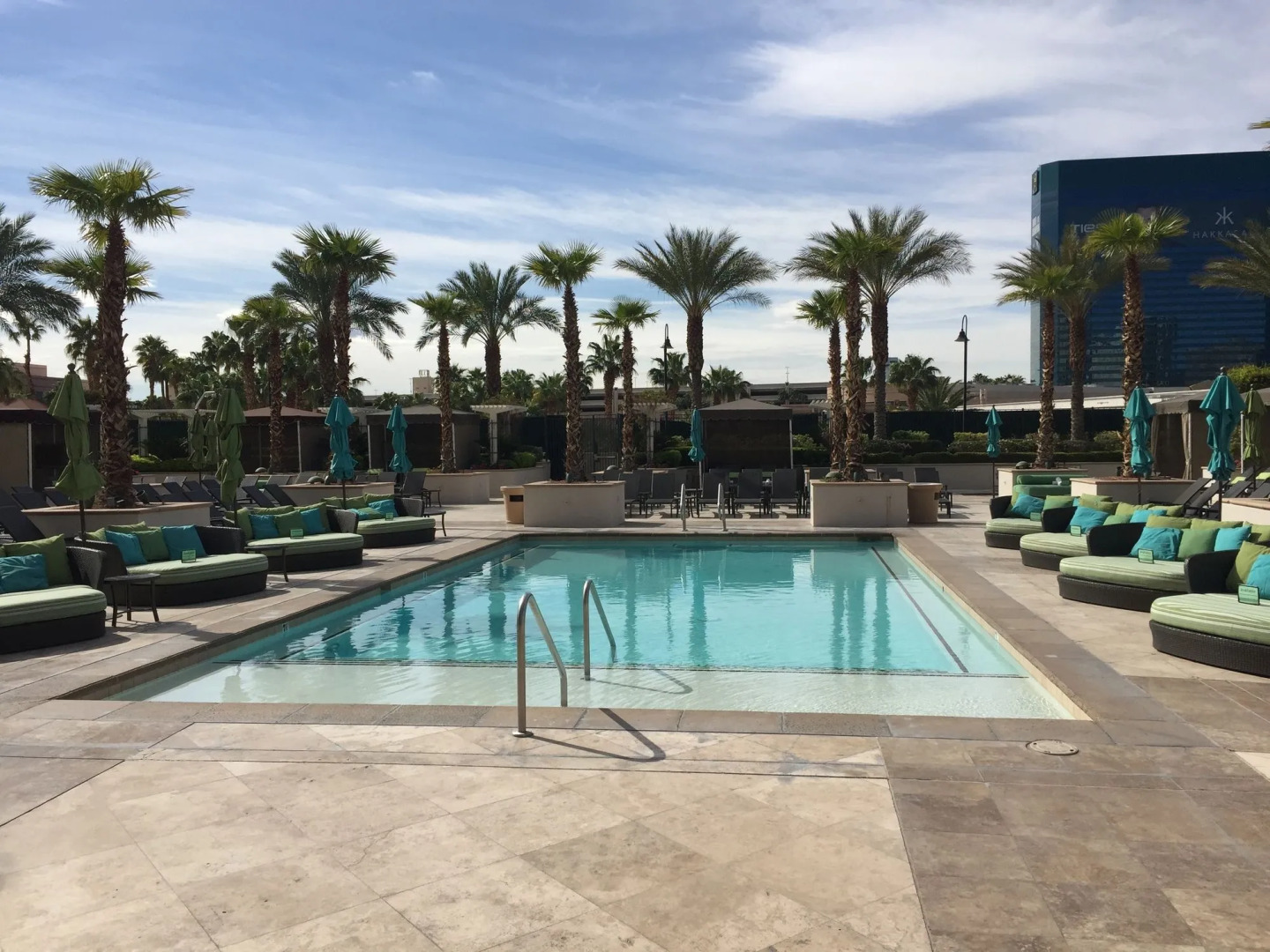 Luxury Suites International At The Signature