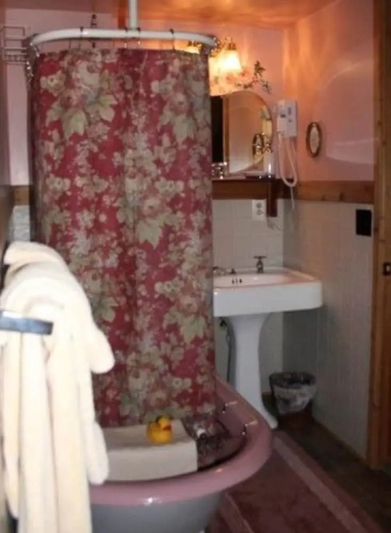 Eagles Nest B&B and Cottage Suites