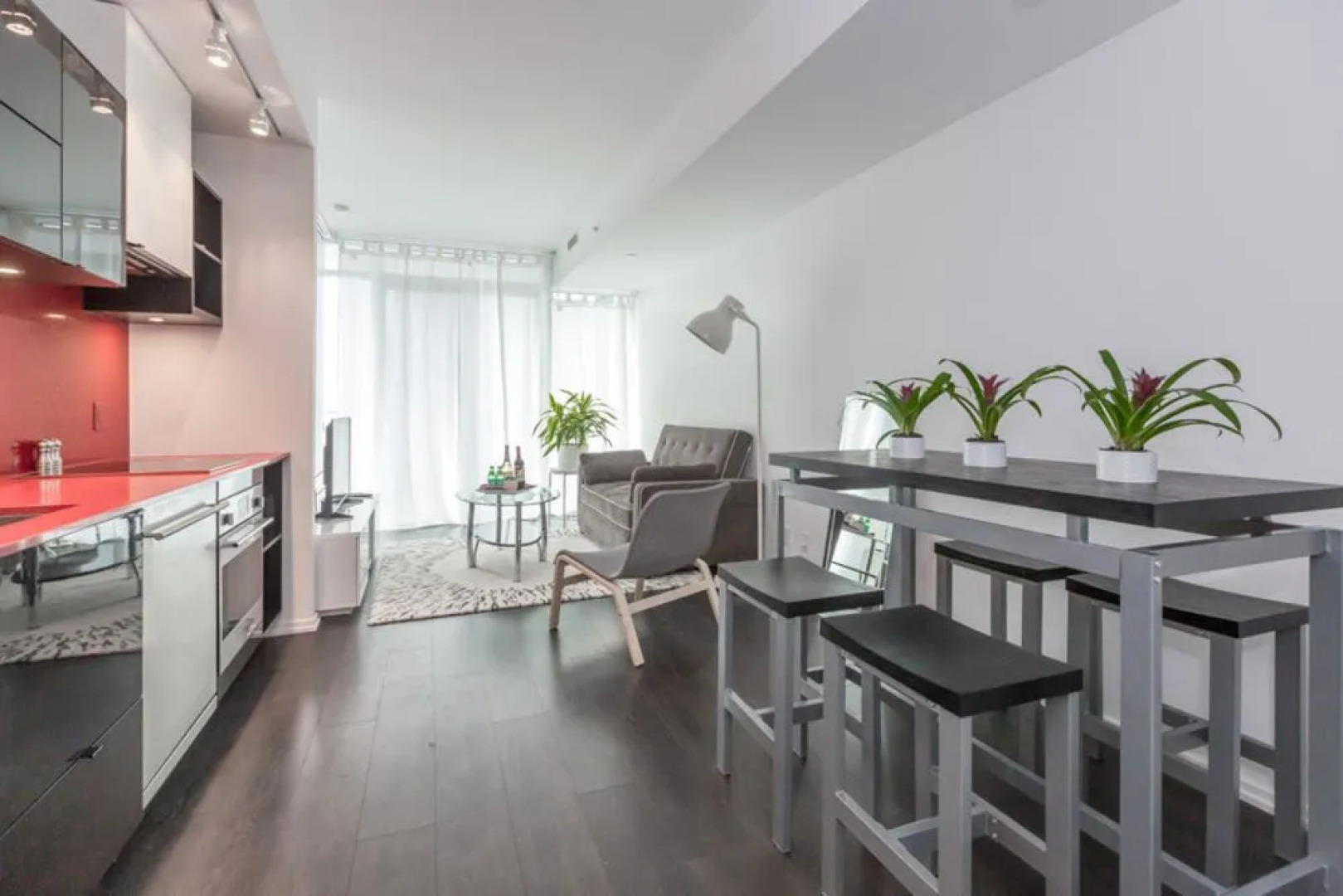 Noel Suites- Peter and Richmond St West