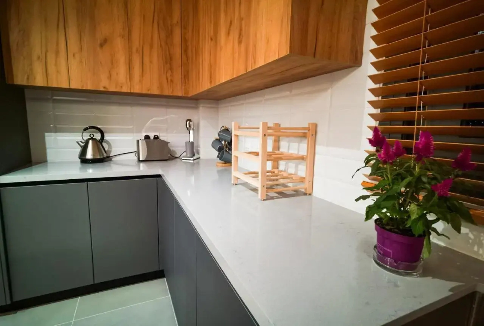 Eagles Nest- 2BR stylish, free park, Netflix
