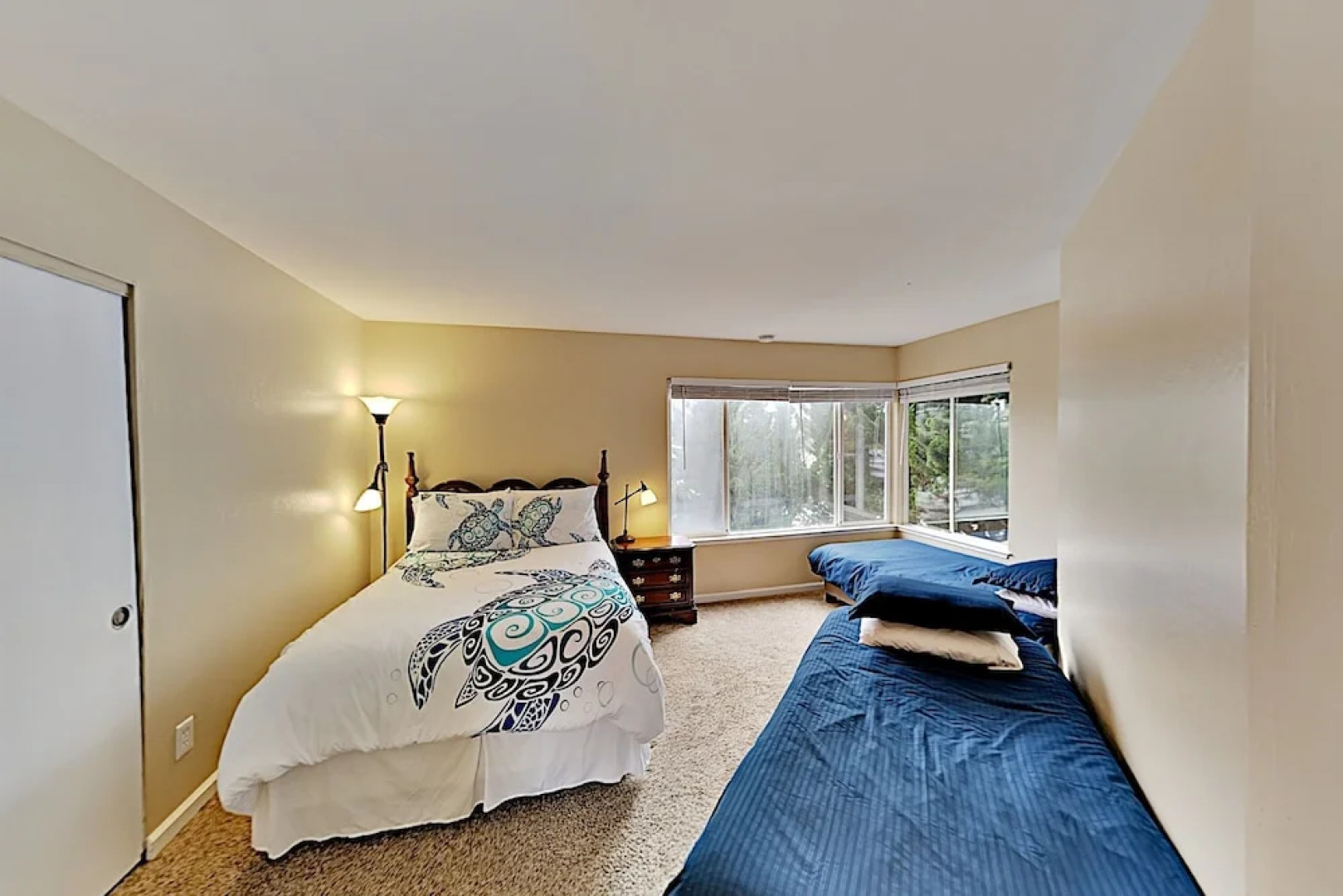 2br W/ Ocean Views - Steps To Beach 2 Bedroom Home