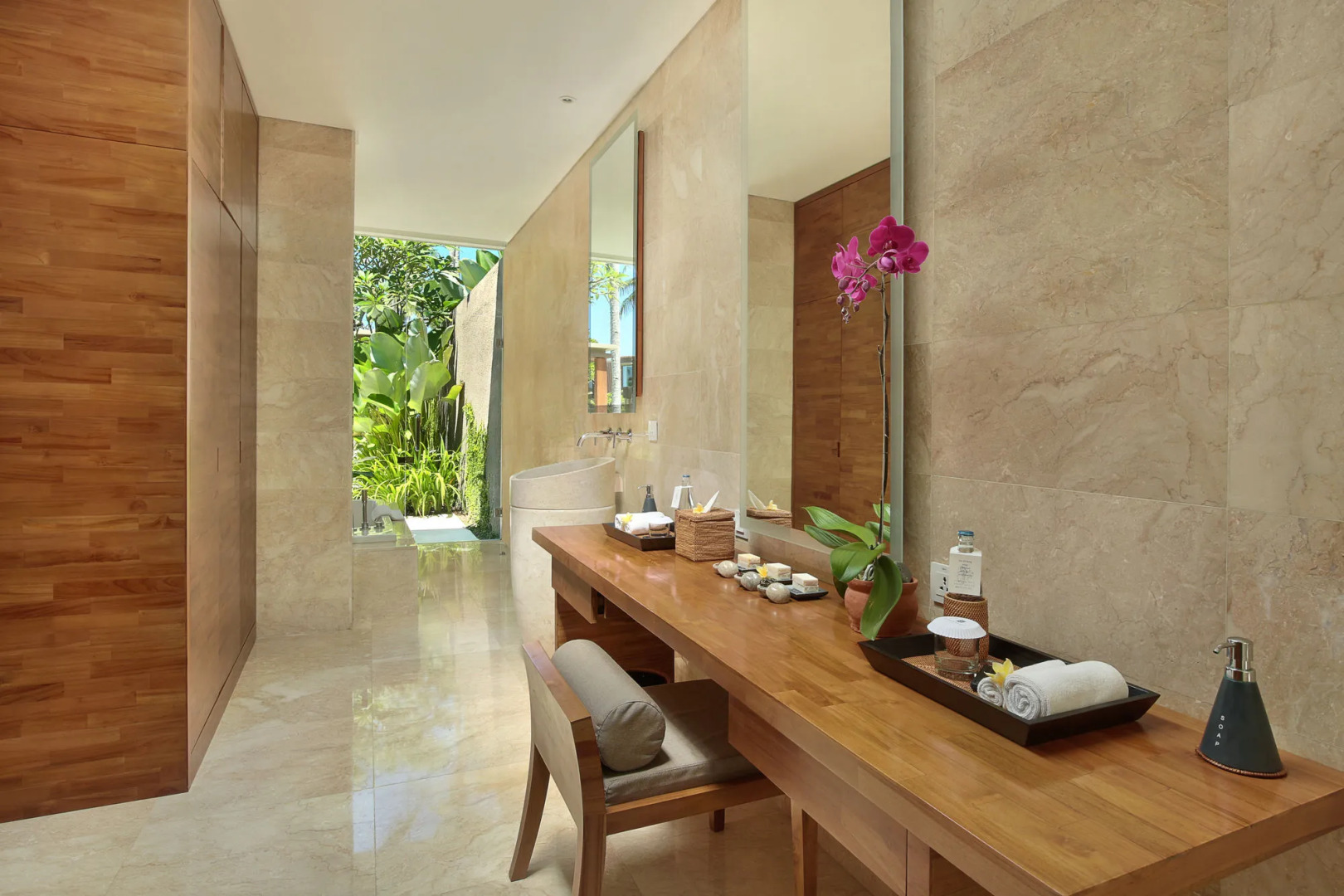 Отель Candi Beach Resort and Spa