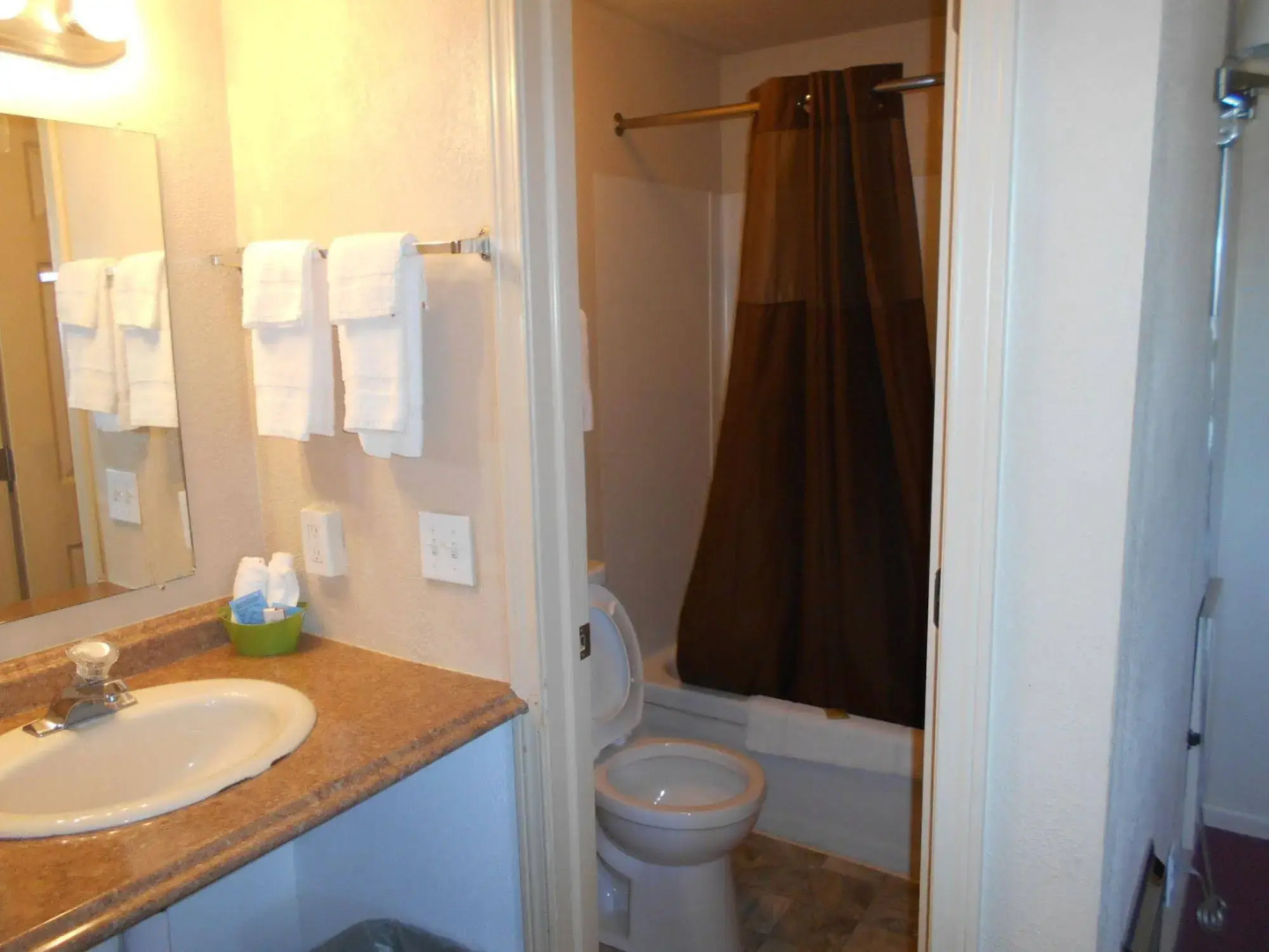Super Saver Inn