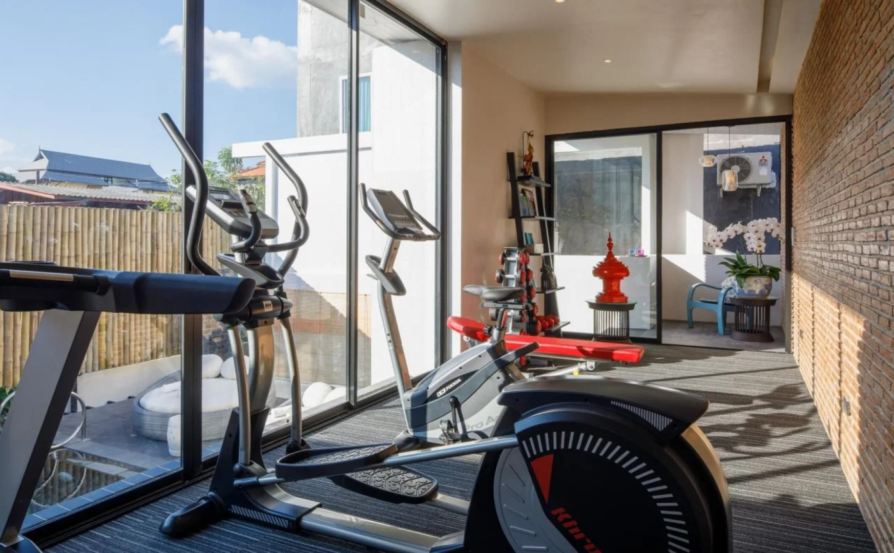 Chala Number 2 Art and Gallery House