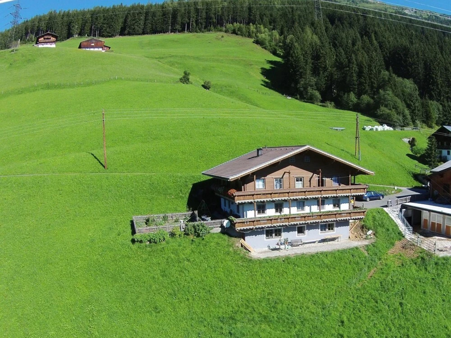 Spacious Apartment Near Ski Area In Konigsleiten