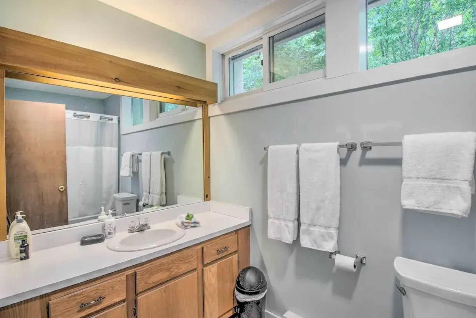 Cozy Lincoln Condo ~ 1 Mi to Loon Mountain!