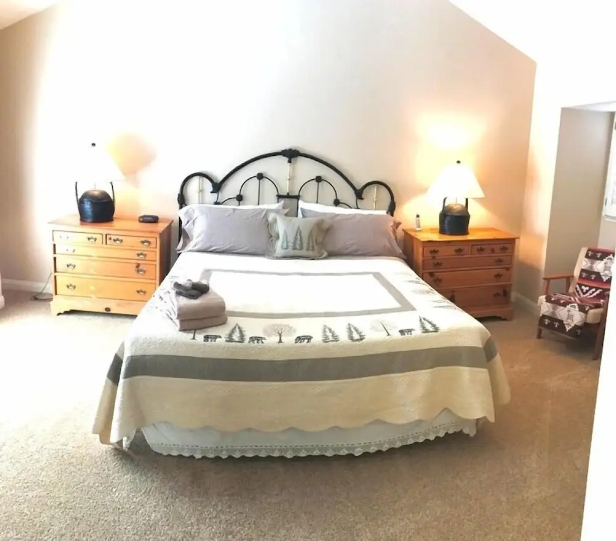 Beautiful Lakefront 2 Bedroom Home by RedAwning