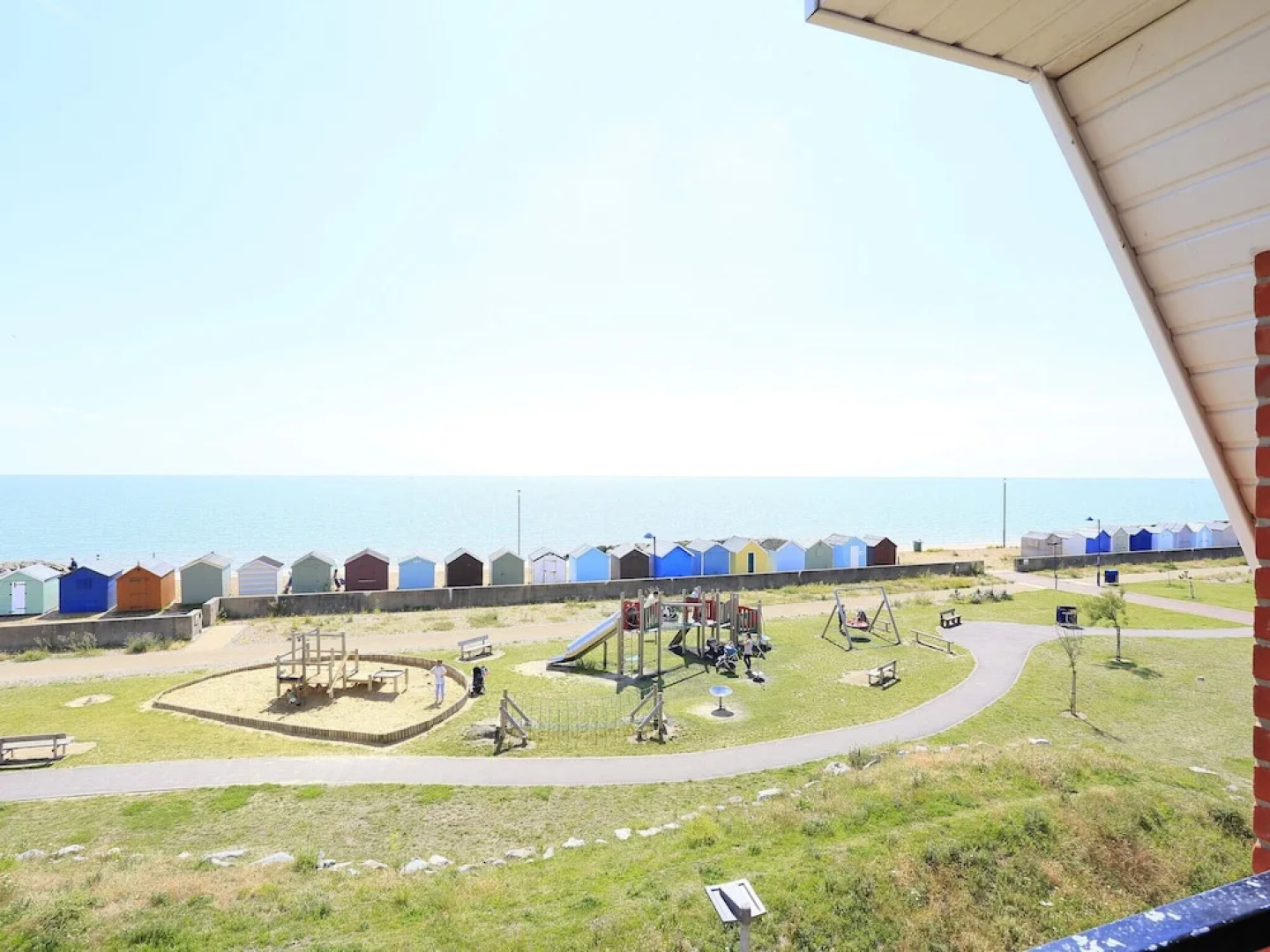 Modernly Furnished Holiday Home With Balcony, Near Felixstowe Beach