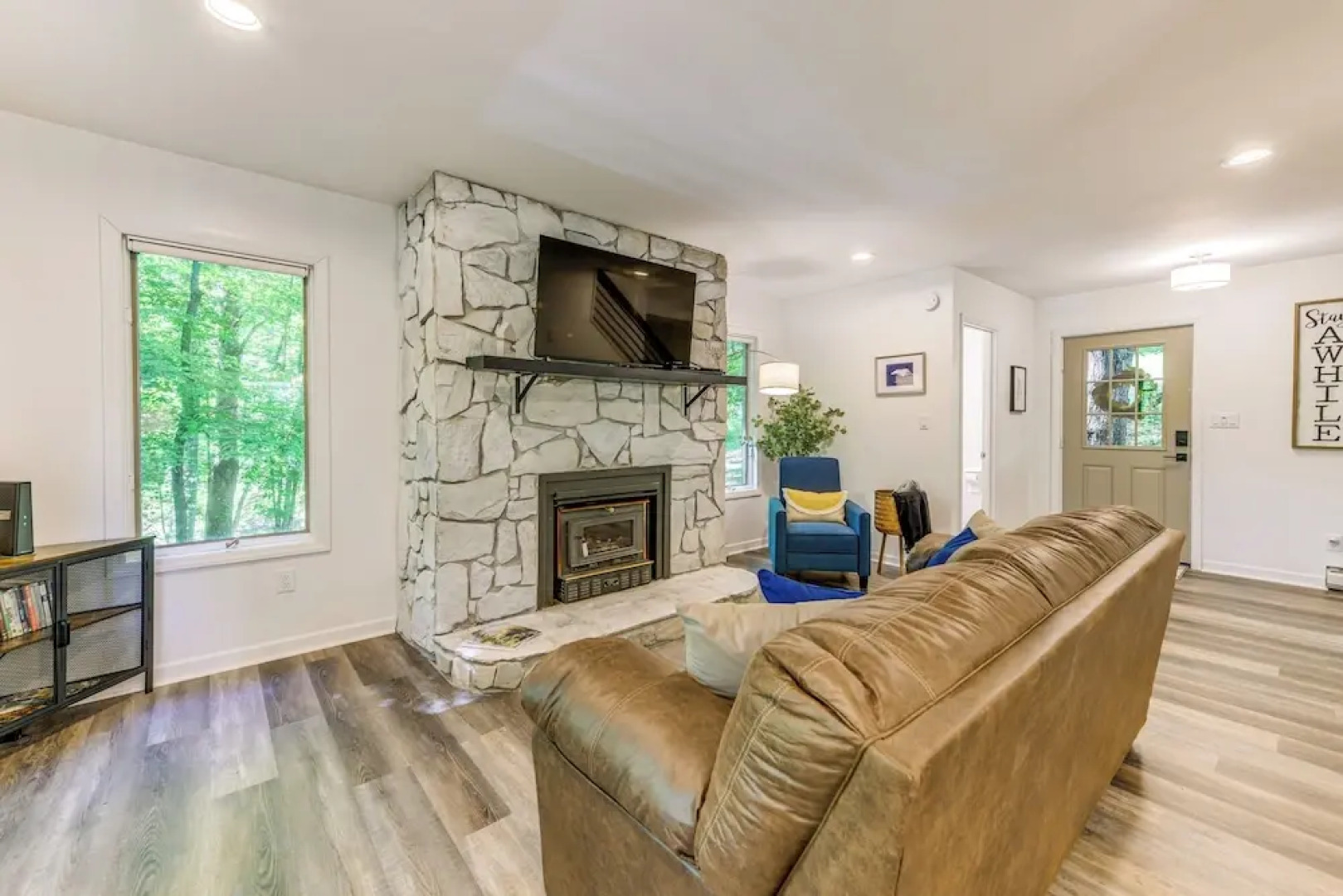 Modern Waynesville Cabin ~ 9 Mi to Lake Junaluska!