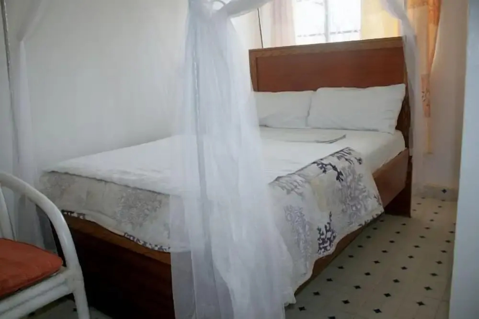 Siaya White Hotel