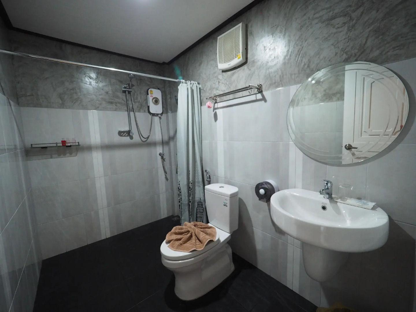 Baan Keree Thara Khiri Wong