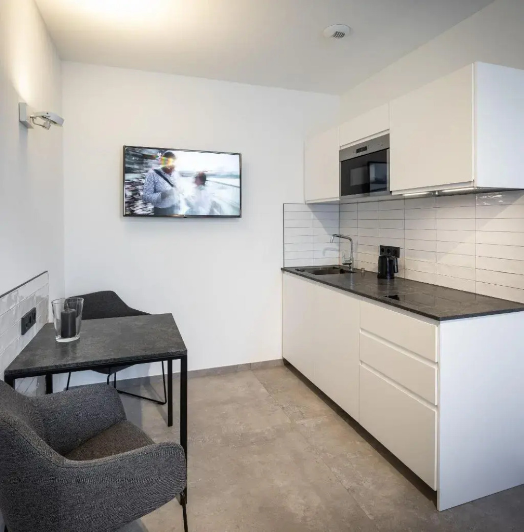 Home & Work Apartments