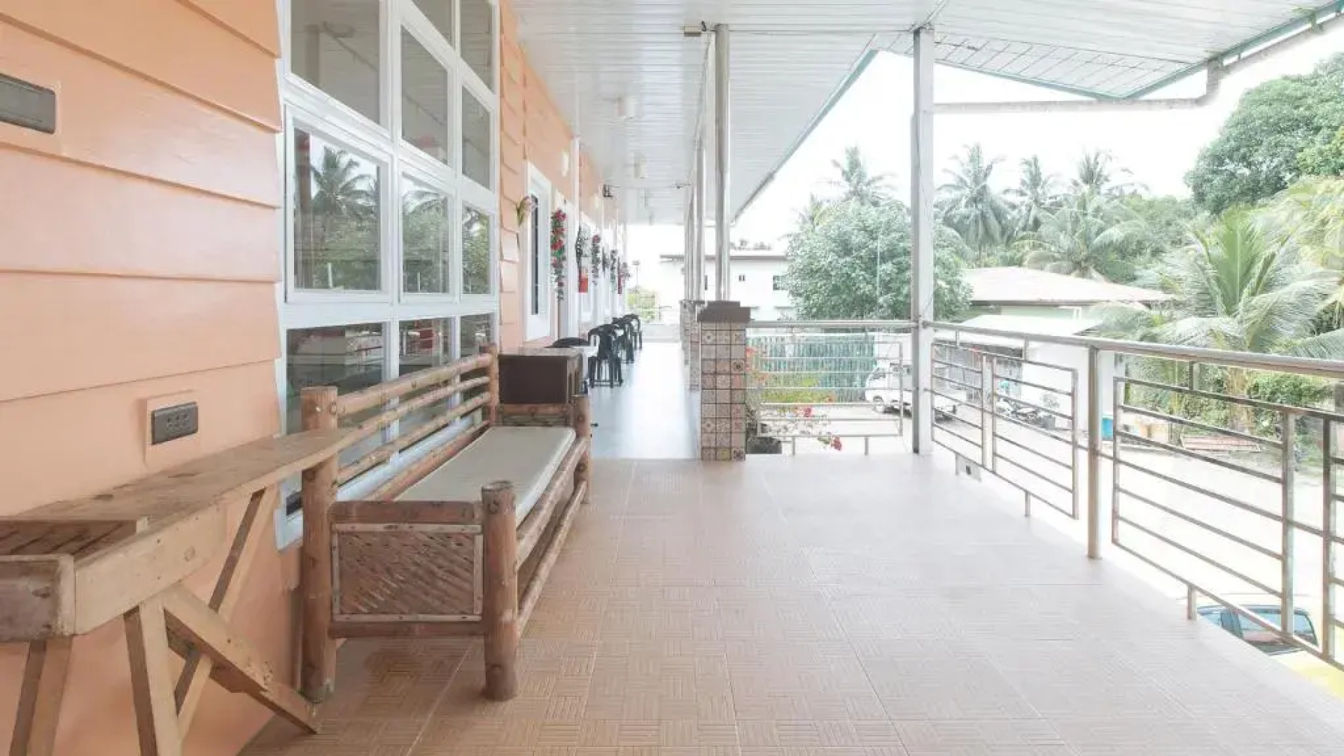 Queens Hometel by Oyo Rooms