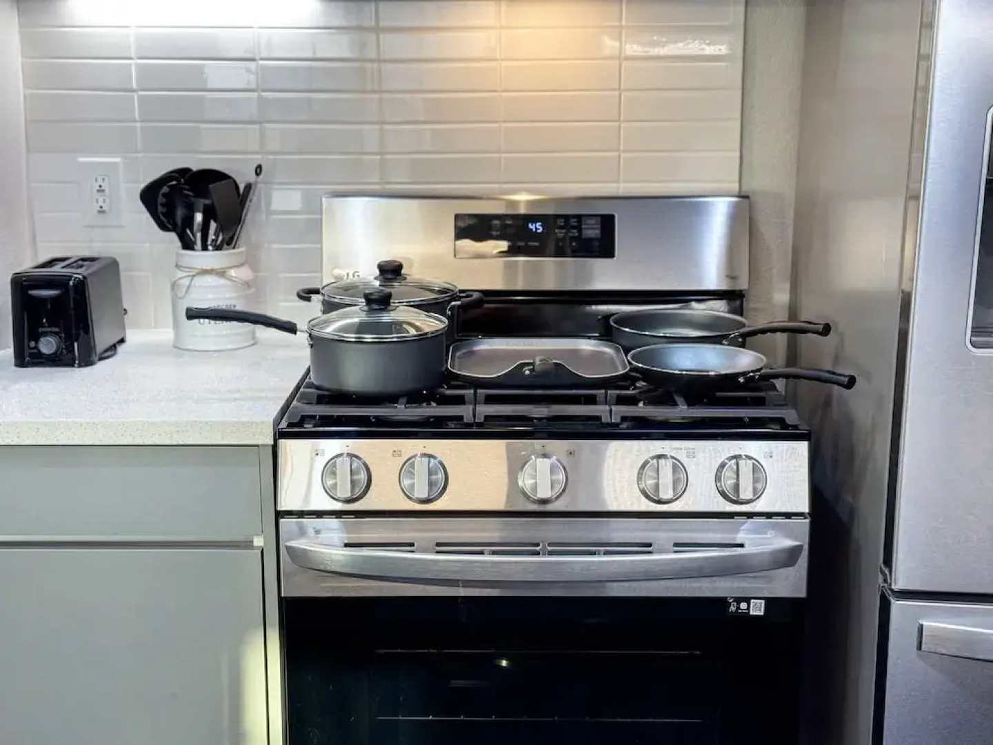 Modern Escape W Pool GYM Parking 10 Min to Cedars