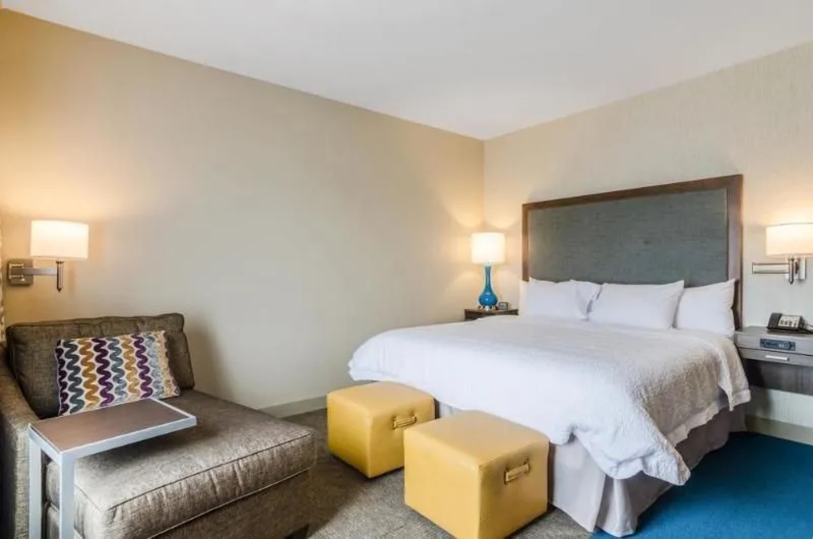 Flag Point Inn & Suites Pratt By Fairbridge