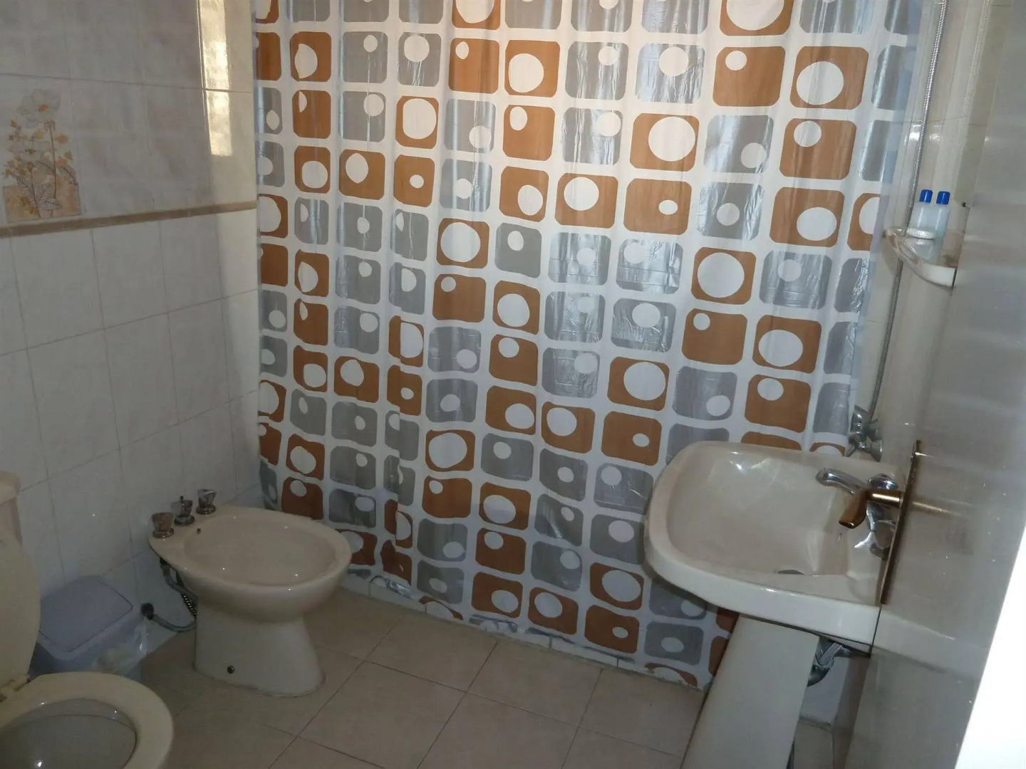 Holiday Suites Hotel And Beach