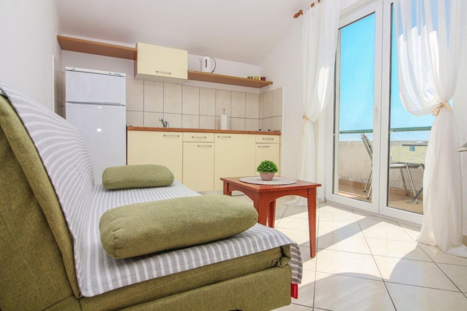 Apartment Šara - free parking A2 Primosten, Riviera Sibenik