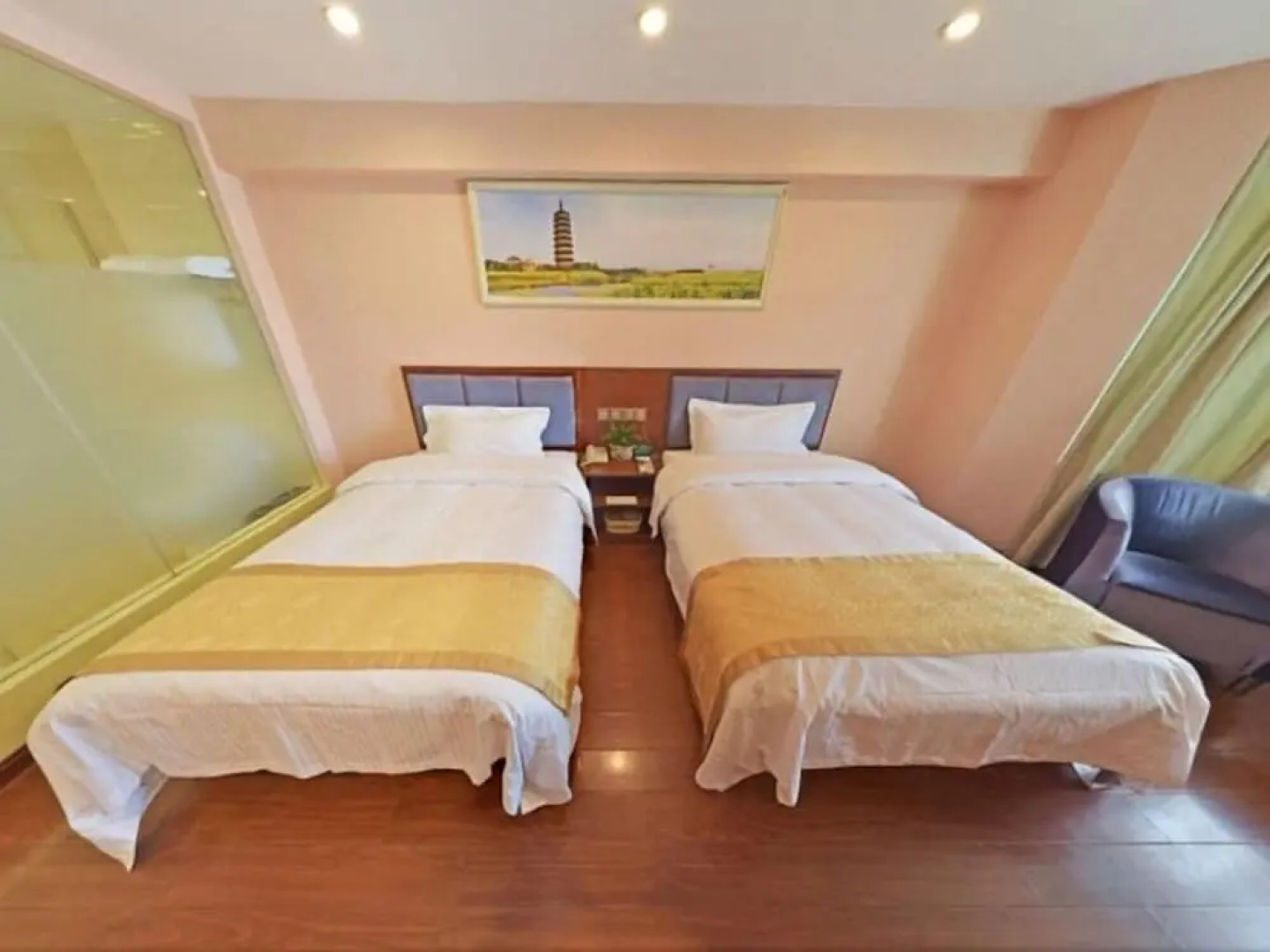 GreenTree Alliance Jiangsu Yangzhou Hanjiang Middle Road Libao Square Hotel