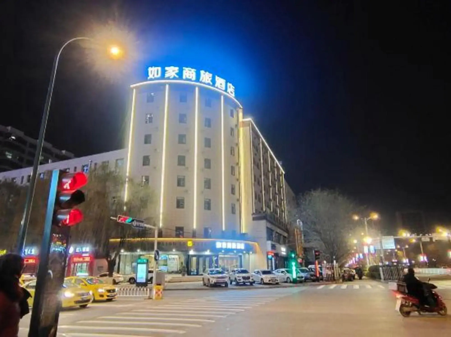 Homeinn Selected Hotel (Pingliang Liuhu Park Greenland Plaza)
