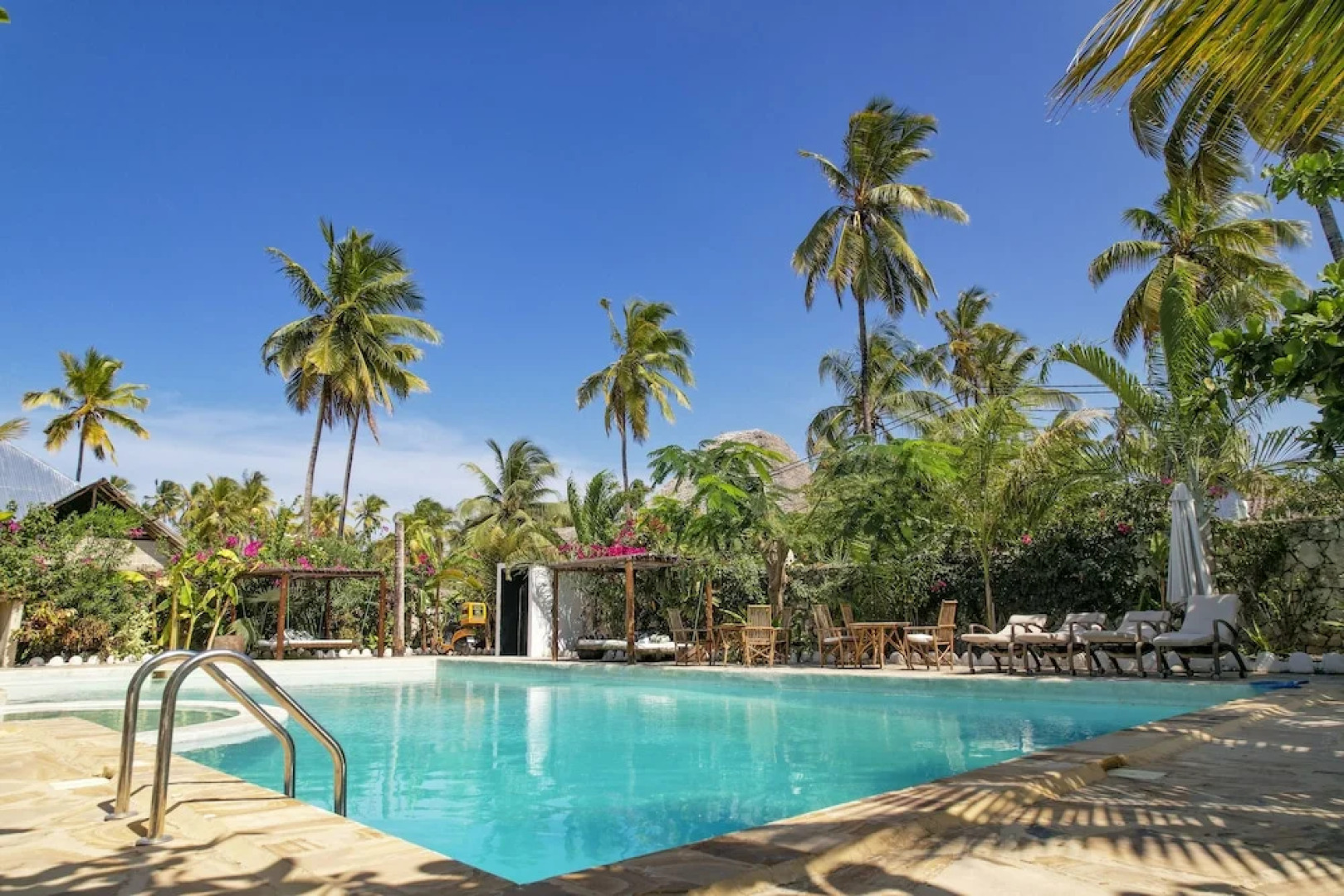 Tropical Boutique Hotel & Resto