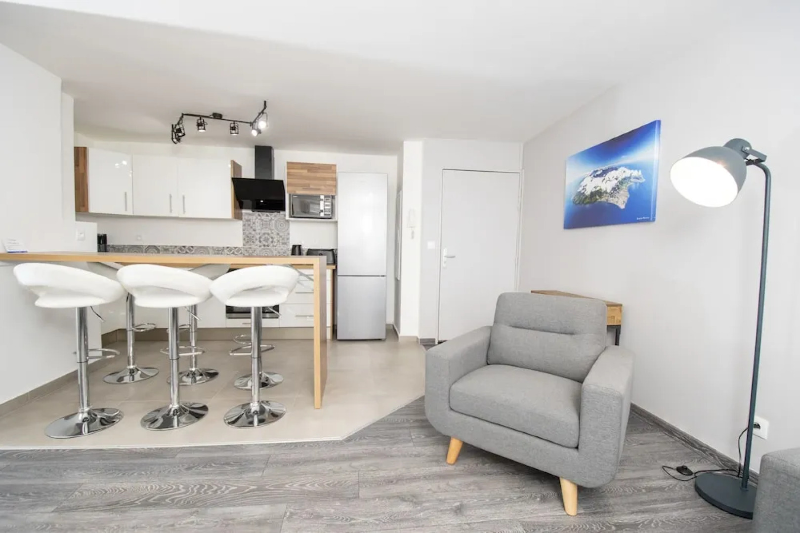 T4 CozyLodge 70m2 - Rénové – 10’ de l'aéroport