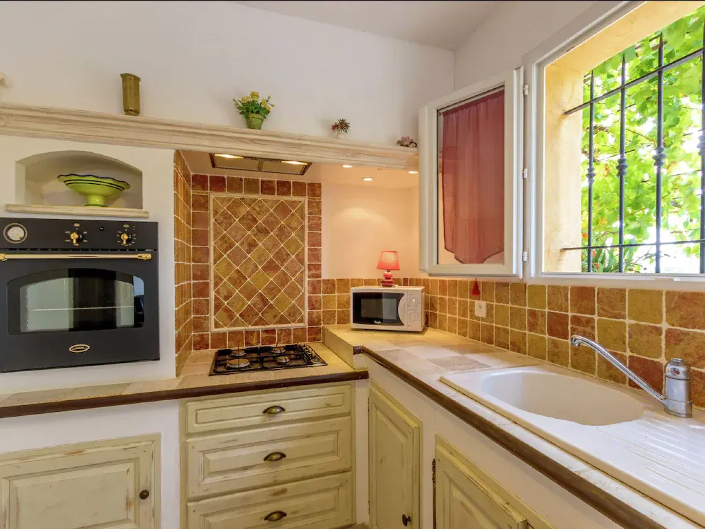 Detached home near the truffle capital of Aups, with shared pool