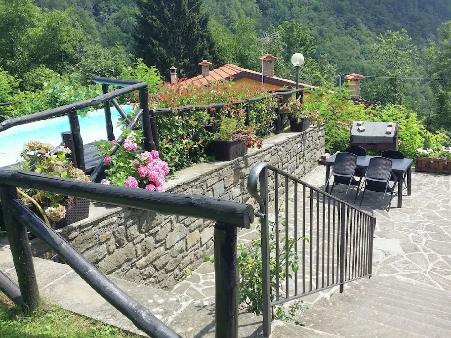 Refreshing Holiday Home With Pool, Garden, Tennis Court, BBQ