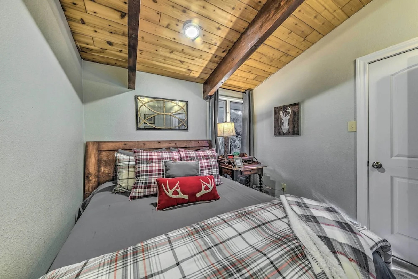 Serene Alto Cabin w/ Mountain Views & Fire Pit!