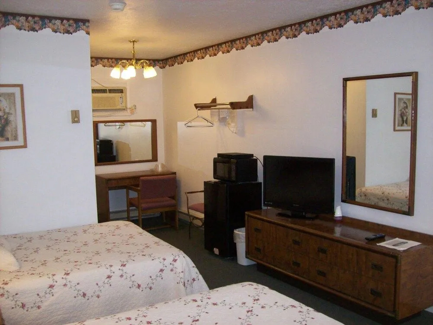 Ozark Plaza Motel & RV Park