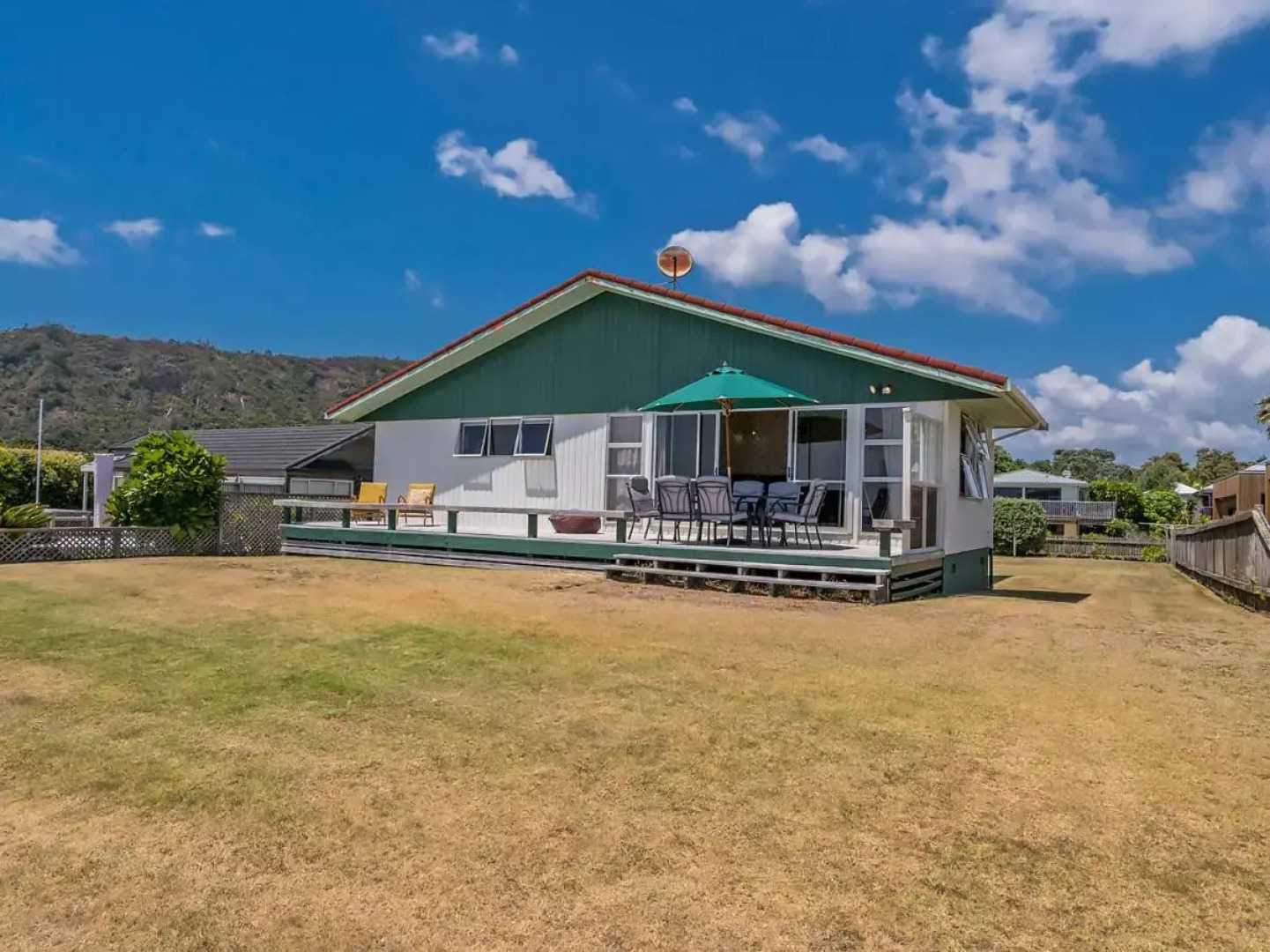 Beachfront Hideaway - Matarangi Holiday Home