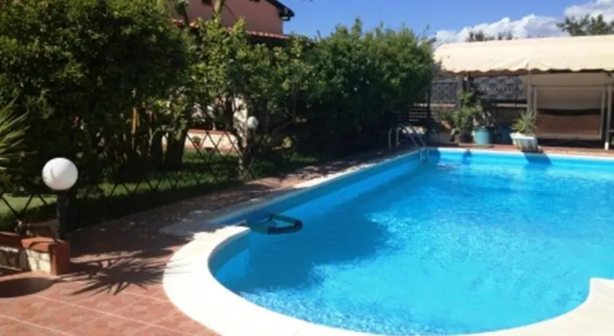 Villa con Piscina a Balestrate