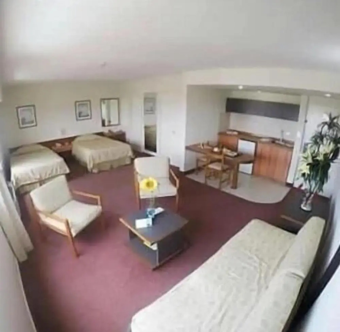 Hotel Cristina Suites