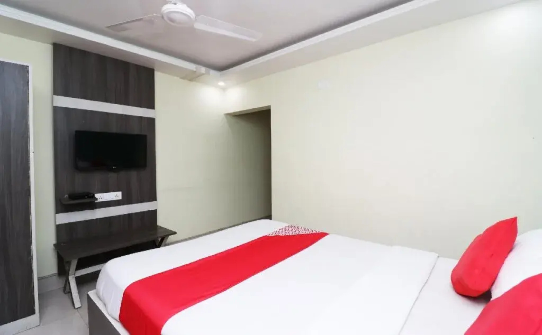 Hotel Taj Palace By OYO Rooms